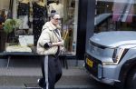 Abcoude 19 mei 2026
Trijntje Oosterhuis doet boodschappen in Abcoude 