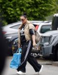 Abcoude 19 mei 2026
Trijntje Oosterhuis doet boodschappen in Abcoude 