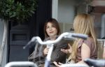 Amsterdam 27 juli 2026
Victoria Koblenko drinkt met een vriendin een koffietje in Amsterdam zuid.