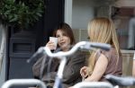 Amsterdam 27 juli 2026
Victoria Koblenko drinkt met een vriendin een koffietje in Amsterdam zuid.