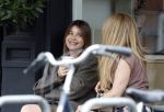 Amsterdam 27 juli 2026
Victoria Koblenko drinkt met een vriendin een koffietje in Amsterdam zuid.