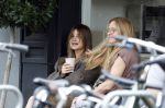 Amsterdam 27 juli 2026
Victoria Koblenko drinkt met een vriendin een koffietje in Amsterdam zuid.
