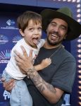 Zwolle 8 juli 2026
Muziekfeest op het Plein. Waylon had zijn zoontje mee genomen 