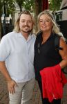 Zwolle, 8 Juli 2026
Muziekfeest Grote Markt
Wendy Karst vrouw van Rene Karst met zoon Thomas Karst