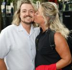 Zwolle, 8 Juli 2026
Muziekfeest Grote Markt
Wendy Karst vrouw van Rene Karst met zoon Thomas Karst