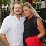 Zwolle, 8 Juli 2026
Muziekfeest Grote Markt
Wendy Karst vrouw van Rene Karst met zoon Thomas Karst
