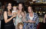 Amsterdam 11 juli 2026
Vandaag was het 25 jaar geleden dat Herman Brood zelf moord pleegde door van het Hilton Hotel af te springen .
Aanwezig Xandra Brood Holly Brood met partner Soy Kroon en Lola Brood met partner en 2 kinderen . Het vond Plaats in het Americain Hotel.
