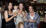 Amsterdam 11 juli 2026
Vandaag was het 25 jaar geleden dat Herman Brood zelf moord pleegde door van het Hilton Hotel af te springen .
Aanwezig Xandra Brood Holly Brood met partner Soy Kroon en Lola Brood met partner en 2 kinderen . Het vond Plaats in het Americain Hotel.