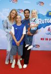 Amsterdam 31 mei 2026
Premiere Rutger Thomas en Paco 2 in Pathe Arena . Ymre Stiekema met man en dochters 
