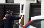 Vinkeveen 16 mei 2026
Post NL en DHL geven post af bij Yves Berendse zijn nieuwe huis 
