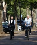 Amsterdam 27 augustus 2026
Bob Sikkes op de fiets in Amsterdam zuid 