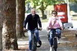 Amsterdam 22 augustus 2026
Caroline Tensen en haar man Ernst-Jan Smids op de fiets in Amsterdam zuid 