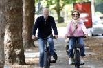 Amsterdam 22 augustus 2026
Caroline Tensen en haar man Ernst-Jan Smids op de fiets in Amsterdam zuid 