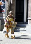 Amsterdam 8 augustus 2026
Connie Witteman doet boodschappen in Amsterdam zuid .