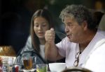 Amsterdam 20 augustus 2026
Dirk Zeelenberg met zijn dochter Bobbi aan het lunchen in Amsterdam zuid.