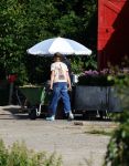 Flanssum 1 augustus 2026
De meilandjes hebben opnames op een boerderij voor een nieuwe serie op Videoland . Maxime Meiland Montana Meiland Erica Meiland en Martien Meiland werken op de boerderij .