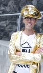 Amsterdam 1 augustus 2026
AVRO TROS boot bij de Gay pride . Hans Schiffers kwam met partner