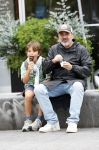 Amsterdam 21 augustus 2026
Horace Cohen en zijn zoontje eten een ijsje 