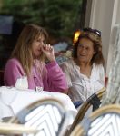 Amsterdam 31 juli 2026
Isa Hoes met een vriendin op terras in Amsterdam zuid 