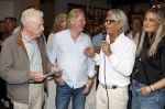 Blaricum 20 augustus 2026
Andre v Duin krijgt uit handen van Jacques Walch het eerste magazine overhandigd van makelaarskantoor Voorma en Walch.