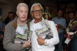 Blaricum 20 augustus 2026
Andre v Duin krijgt uit handen van Jacques Walch het eerste magazine overhandigd van makelaarskantoor Voorma en Walch.