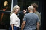 Hoogland 29 augustus 2026
Linda de Mol en haar partner Jeroen Rietbergen gaan winkeles bij BOBS in Hoogland . Eigenaar Bob Reijnders vangt ze op.