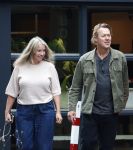 Hoogland 29 augustus 2026
Linda de Mol en haar partner Jeroen Rietbergen gaan winkeles bij BOBS in Hoogland . Eigenaar Bob Reijnders vangt ze op.