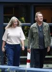 Hoogland 29 augustus 2026
Linda de Mol en haar partner Jeroen Rietbergen gaan winkeles bij BOBS in Hoogland . Eigenaar Bob Reijnders vangt ze op.
