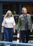 Hoogland 29 augustus 2026
Linda de Mol en haar partner Jeroen Rietbergen gaan winkeles bij BOBS in Hoogland . Eigenaar Bob Reijnders vangt ze op.