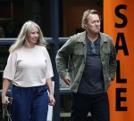Hoogland 29 augustus 2026
Linda de Mol en haar partner Jeroen Rietbergen gaan winkeles bij BOBS in Hoogland . Eigenaar Bob Reijnders vangt ze op.