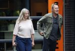 Hoogland 29 augustus 2026
Linda de Mol en haar partner Jeroen Rietbergen gaan winkeles bij BOBS in Hoogland . Eigenaar Bob Reijnders vangt ze op.