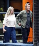 Hoogland 29 augustus 2026
Linda de Mol en haar partner Jeroen Rietbergen gaan winkeles bij BOBS in Hoogland . Eigenaar Bob Reijnders vangt ze op.