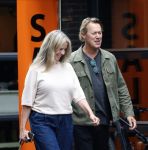 Hoogland 29 augustus 2026
Linda de Mol en haar partner Jeroen Rietbergen gaan winkeles bij BOBS in Hoogland . Eigenaar Bob Reijnders vangt ze op.