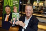 Amstelveen 15 augustus 2026
Louis v Gaal signeert bij boekhandel Venstra in het Stadshart .
