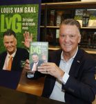 Amstelveen 15 augustus 2026
Louis v Gaal signeert bij boekhandel Venstra in het Stadshart .