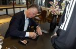 Amstelveen 15 augustus 2026
Louis v Gaal signeert bij boekhandel Venstra in het Stadshart .