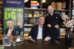 Amstelveen 15 augustus 2026
Louis v Gaal signeert bij boekhandel Venstra in het Stadshart .