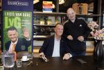 Amstelveen 15 augustus 2026
Louis v Gaal signeert bij boekhandel Venstra in het Stadshart .