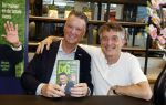 Amstelveen 15 augustus 2026
Louis v Gaal signeert bij boekhandel Venstra in het Stadshart . Louis v Gaal en schrijver Robert Heukels 