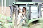 Flanssum 1 augustus 2026
De meilandjes hebben opnames op een boerderij voor een nieuwe serie op Videoland . Maxime Meiland Montana Meiland Erica Meiland en Martien Meiland werken op de boerderij .