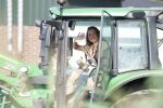 Flanssum 1 augustus 2026
De meilandjes hebben opnames op een boerderij voor een nieuwe serie op Videoland . Maxime Meiland Montana Meiland Erica Meiland en Martien Meiland werken op de boerderij .