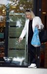 Muiden 28 augustus 2026
Mireille Bekooy doet boodschappen bij de Albert Heijn 