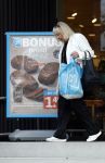 Muiden 28 augustus 2026
Mireille Bekooy doet boodschappen bij de Albert Heijn 