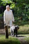 Blaricum 29 augustus 2026
Monique v d Ven laat haar hond uit in Blaricum 