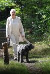Blaricum 29 augustus 2026
Monique v d Ven laat haar hond uit in Blaricum 