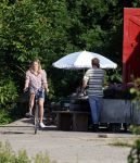 Flanssum 1 augustus 2026
De meilandjes hebben opnames op een boerderij voor een nieuwe serie op Videoland . Maxime Meiland Montana Meiland Erica Meiland en Martien Meiland werken op de boerderij .