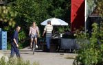 Flanssum 1 augustus 2026
De meilandjes hebben opnames op een boerderij voor een nieuwe serie op Videoland . Maxime Meiland Montana Meiland Erica Meiland en Martien Meiland werken op de boerderij .
