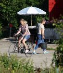 Flanssum 1 augustus 2026
De meilandjes hebben opnames op een boerderij voor een nieuwe serie op Videoland . Maxime Meiland Montana Meiland Erica Meiland en Martien Meiland werken op de boerderij .