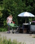 Flanssum 1 augustus 2026
De meilandjes hebben opnames op een boerderij voor een nieuwe serie op Videoland . Maxime Meiland Montana Meiland Erica Meiland en Martien Meiland werken op de boerderij .