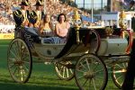 Aken 11 augustus 2026
Prinses Amalia op bezoek bij het wereldkampioenschap Paarden in Aken . ook de deense Koningin Mary van Denemarken was aanwezig alsmede Prinses Benedikte van Denemarken , Infante Elena van Spanje en Zara Tindall . Prinses Amalia werd rond gereden in haar favoriete koets  Creme Caleche. Ze heeft in een interview ooit gezegd dat ze in deze koets wil trouwen 